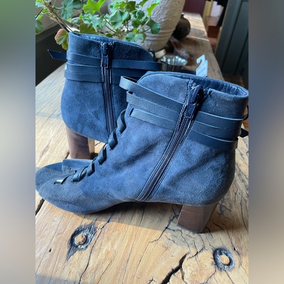 Aerosoles Blue Velvet Pretty Bird Heel Rest Lace Up Peep Toe Boot Size 10 - Picture 9 of 10